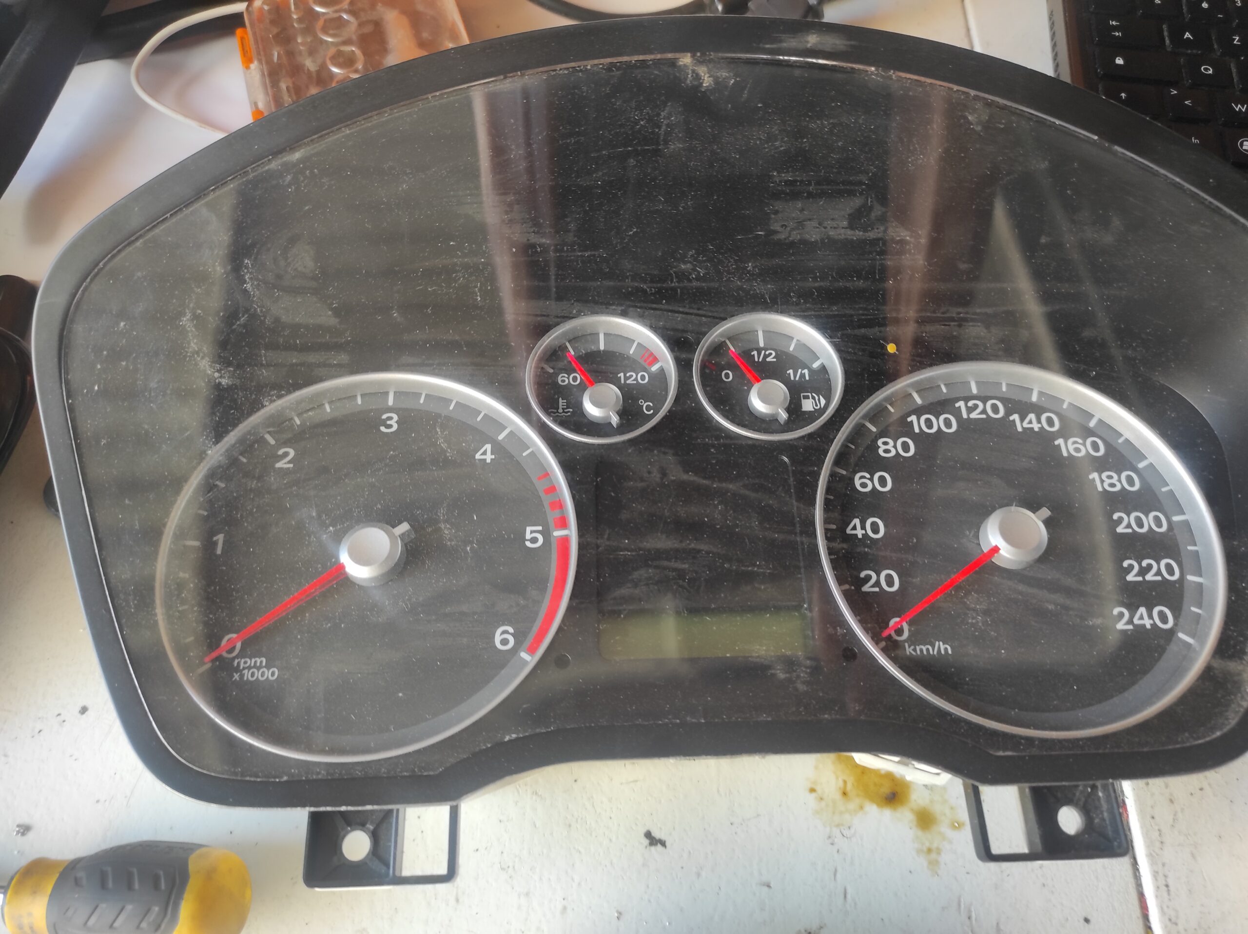 Changement compteur Ford Focus - EcuPROG